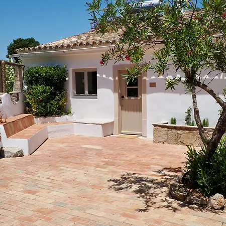 Fora Family Friendly, Design-led Countryside Houses, Pool & Outdoor Kitchen, 25 Min Faro & Beaches Apartment