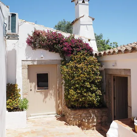 Apartment Fora Family Friendly, Design-led Countryside Houses, Pool & Outdoor Kitchen, 25 Min Faro & Beaches Estoi